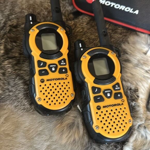 Motorola Talkabout 2 way radios (7003) - Picture 3 of 6